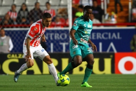 Necaxa iguala con Jaguares