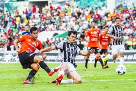 Jaguares y Necaxa empatan