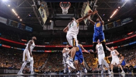 Warriors pone la serie 3-0 contra Jazz