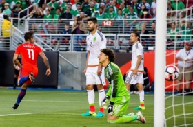 Chile humilla, golea y elimina a México